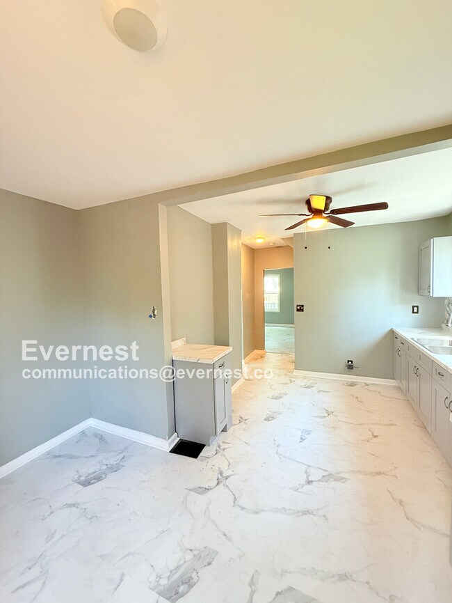 Foto del edificio - 12653 Waltham St