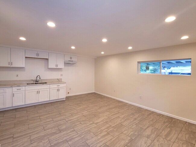 Foto del edificio - 15950 Devonshire St