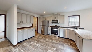 Building Photo - 164 Northwest Dr