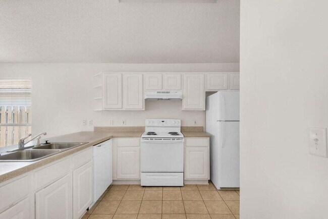 Foto del edificio - "Charming 3-Bedroom Home in Shalimar!"