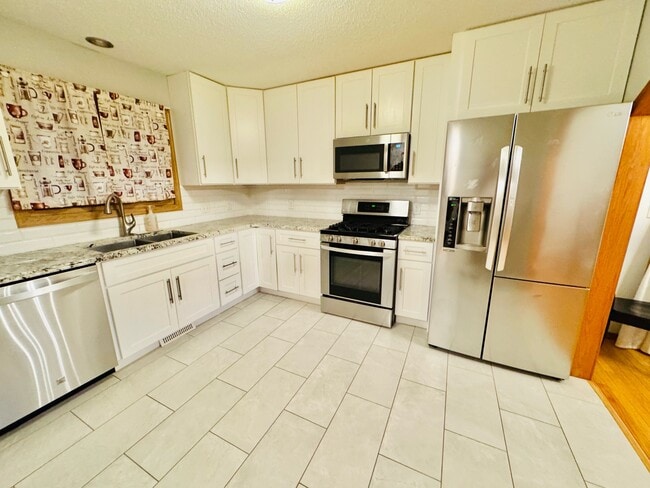 Foto del edificio - 13500 Lynn Ave