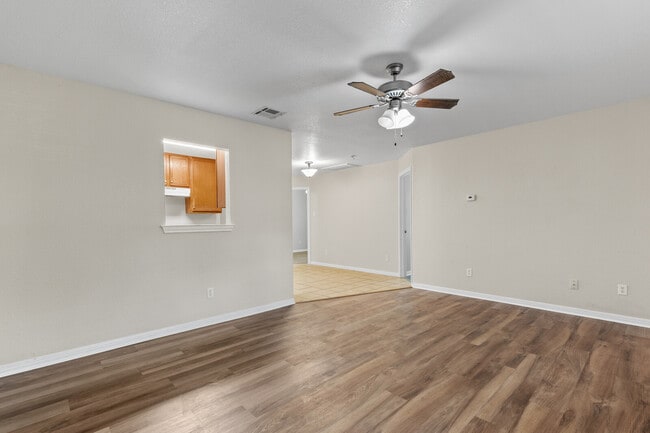 Building Photo - 217 E Craven Ave