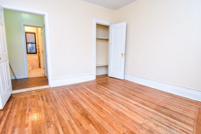 Foto del edificio - 1933 Daly Ave