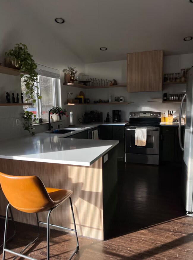 Building Photo - Beautifully Remodeled 2 Bed/1.5 Bath on .4...
