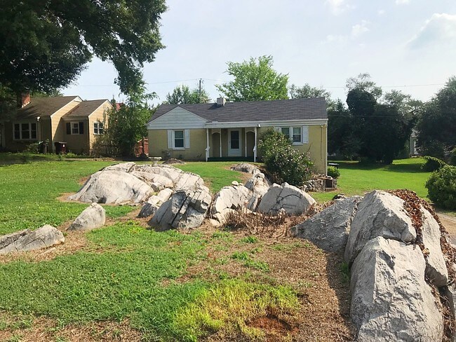 Building Photo - 210 Juniper Ave