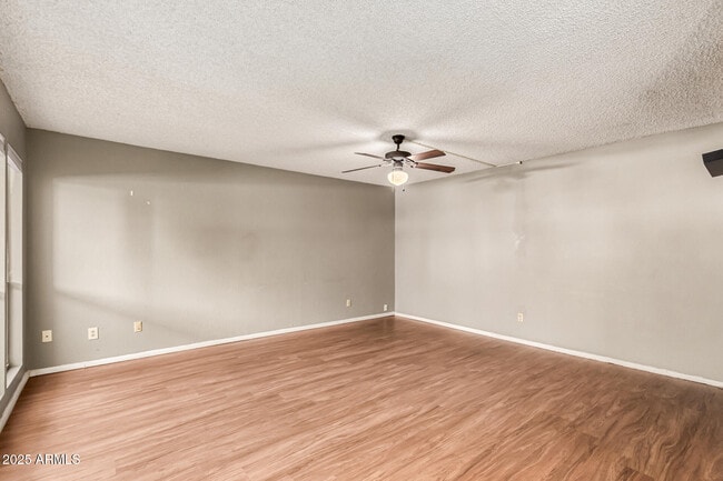 Building Photo - 2680 E Oakleaf Dr