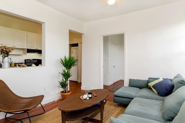 Building Photo - 934 Michigan Ave