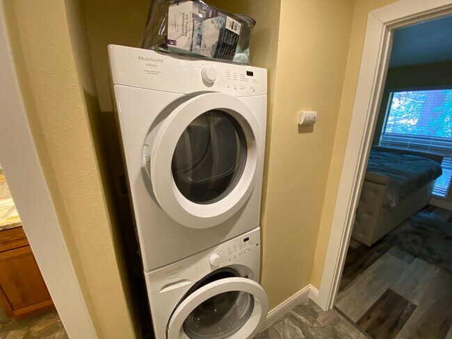 Foto del edificio - Seasonal Furnished Rental