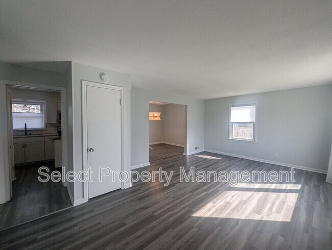 Building Photo - 1523 Curdes Ave