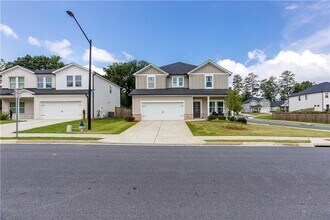 Building Photo - 607 Runnel Dr