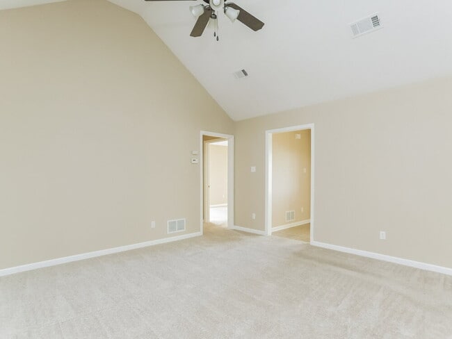 Building Photo - 35 Willow Crest Dr