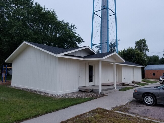 Building Photo - 302 2nd St