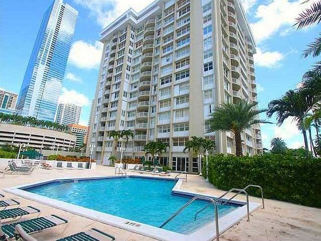 Building Photo - 1420 Brickell Bay Dr