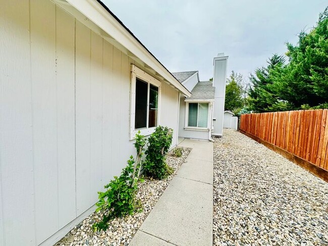 Building Photo - 1212 Junction Dr