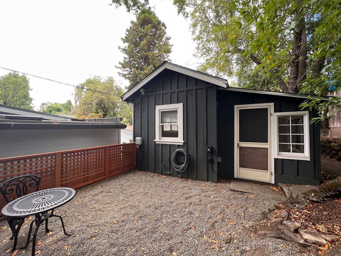 Primary Photo - CHARMING STUDIO COTTAGE HOME WITH PRIVATE ...