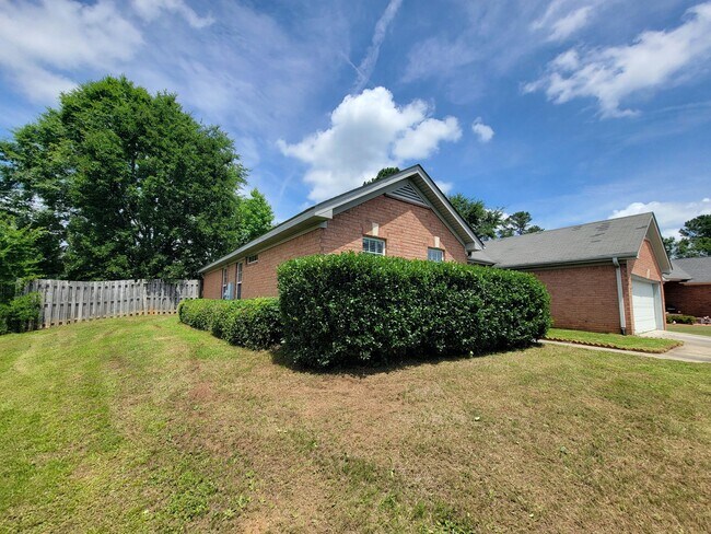 Building Photo - 4740 Waltons Cir