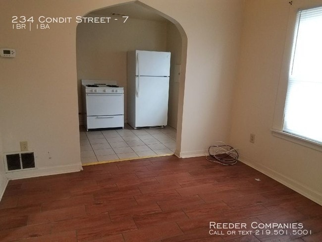 Building Photo - 1 bedroom home with Water included