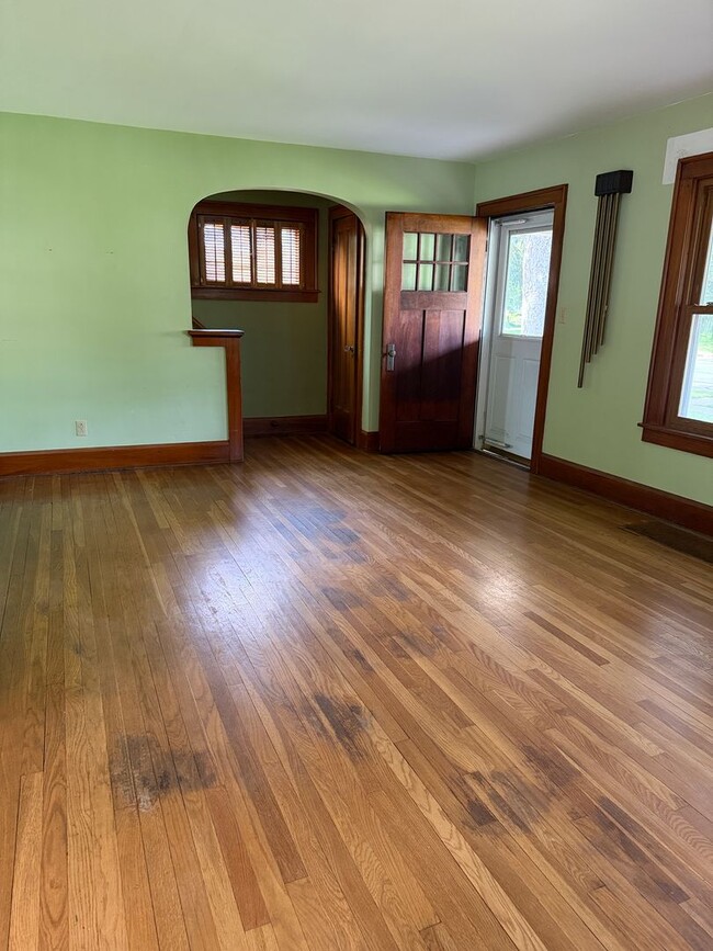 Building Photo - Pet-Friendly 3-Bedroom Elyria Home with $1,500 Total Monthly Price!