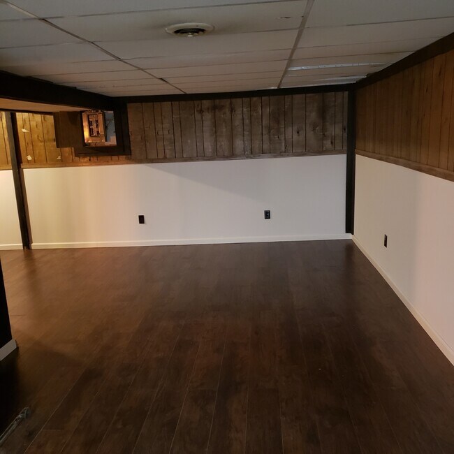 Building Photo - 7302 Boellner Dr