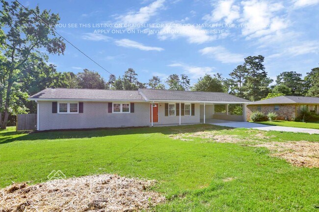 Building Photo - 3899 Summit Dr