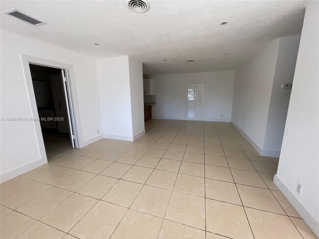 Foto del edificio - 3033 NW 11th Terrace