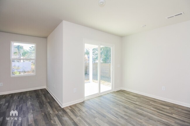 Foto del edificio - 2183 Bayside St SW