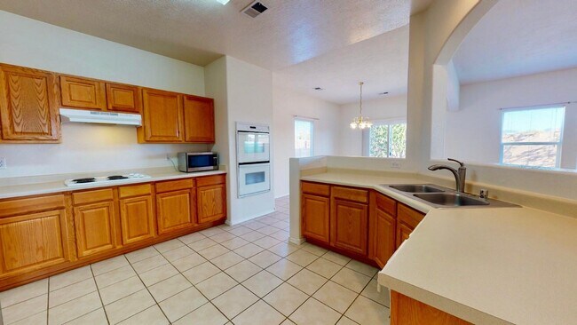 Foto del edificio - Nice location. 3 Br. 2.5 Ba, 2 CG