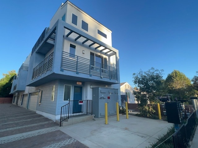Primary Photo - 14614 Archwood St
