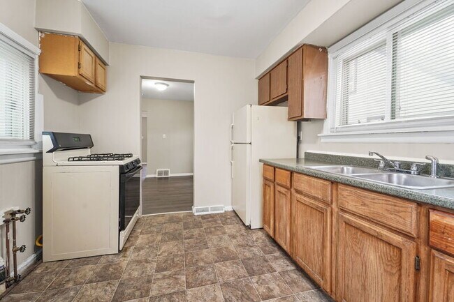Foto del edificio - 6143 McGuire St
