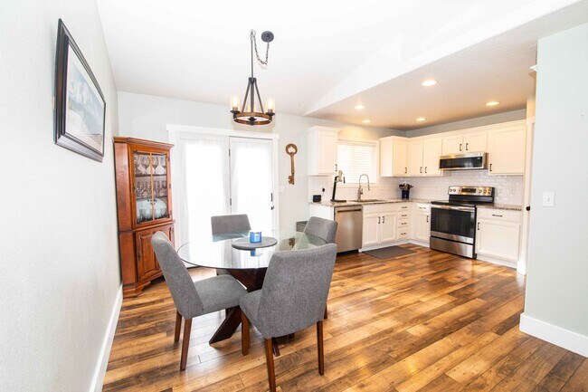 Building Photo - Beautiful Boise Home