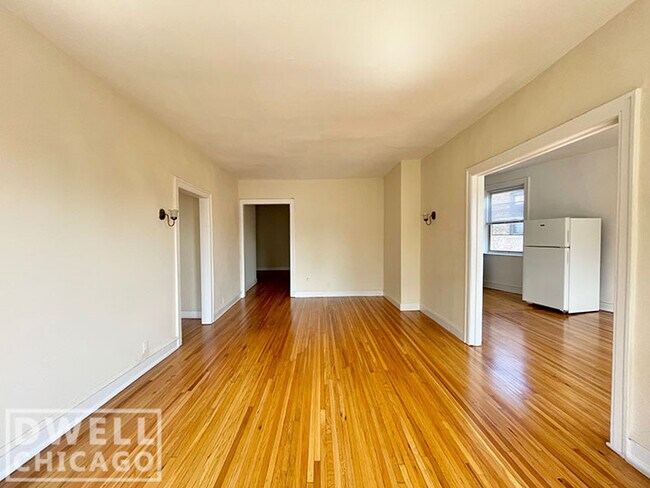 Building Photo - 1328 W Estes Ave