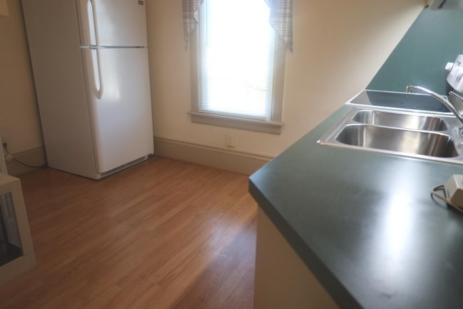 Building Photo - 11026 Roessner Ave