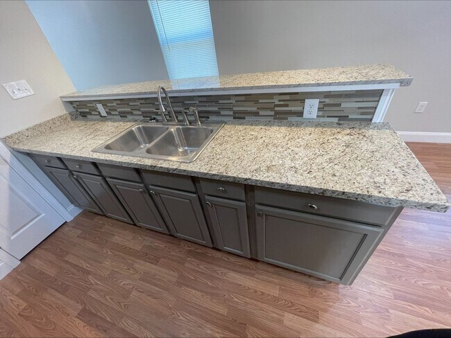 Foto del edificio - Beautifully remodeled, three bedroom, one ...