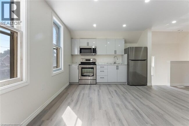 Building Photo - 150 Elgin St