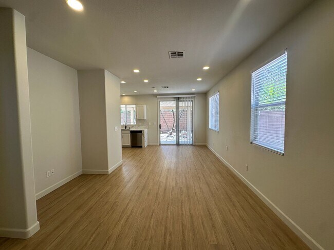 Building Photo - Beautiful 3 Bedroom with loft 2-story home...