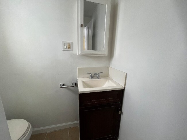 Building Photo - 683 State St