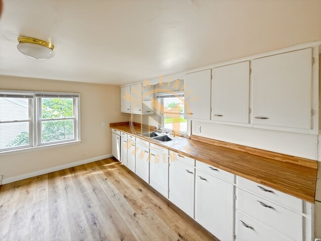 Building Photo - 538 Morris Ave