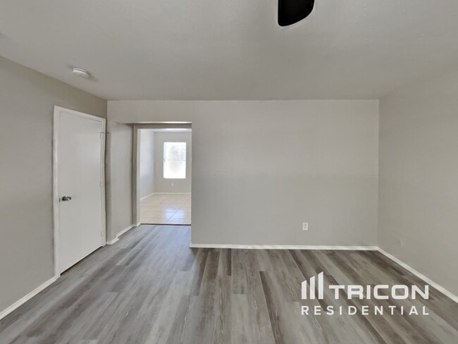 Building Photo - 12844 Edgewood Park Dr