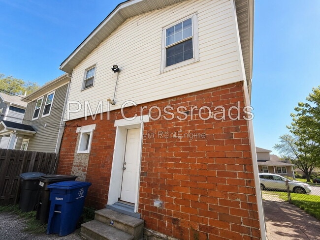Foto del edificio - 153 S Cypress Ave