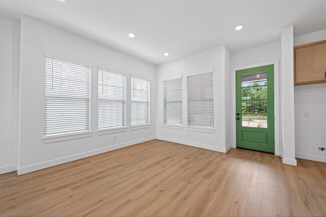 Foto del edificio - 7802 Longhorn Ballroom Dr