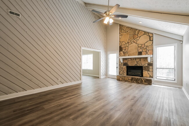 Building Photo - 8983 Habersham Dr