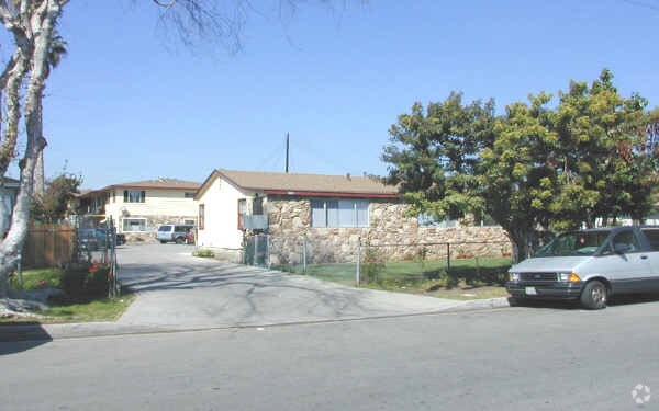 Primary Photo - 3921-3923 Rowland Ave