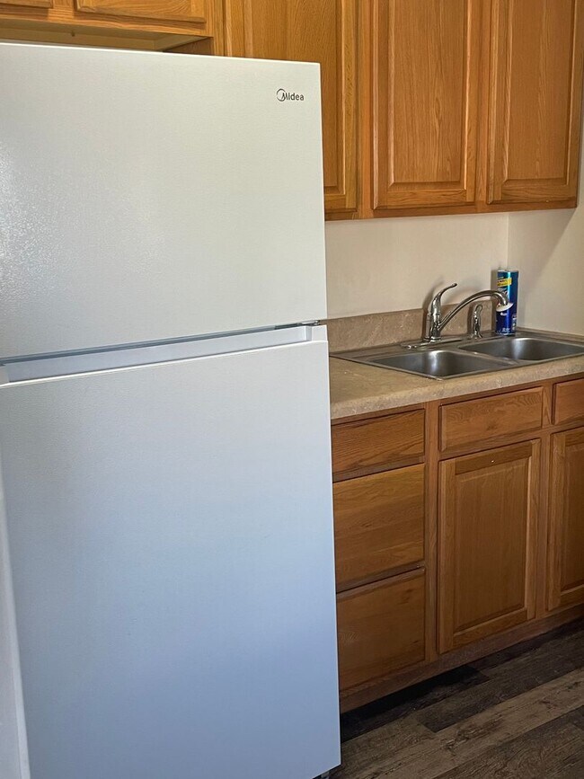 Building Photo - 621 Granada Cir