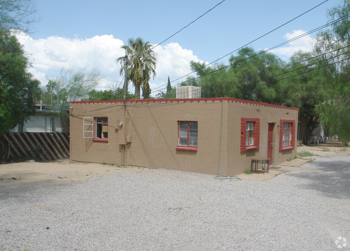 Building Photo - 2614 N Balboa Ave
