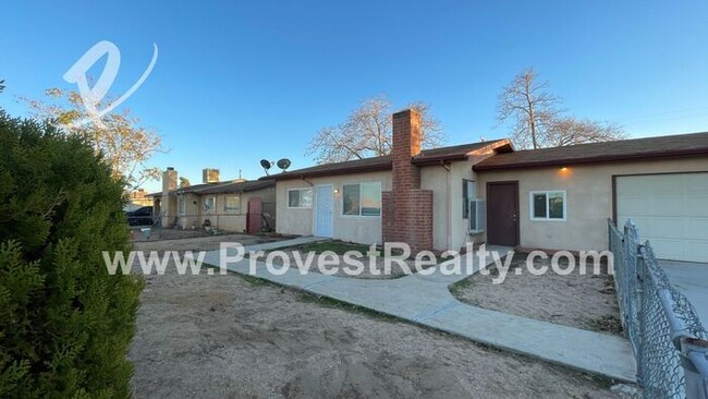 Foto del edificio - Affordable 2 Bed, 1 Bath Hesperia Home Wit...