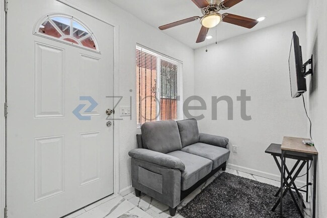 Foto del edificio - 1208 Field Ave