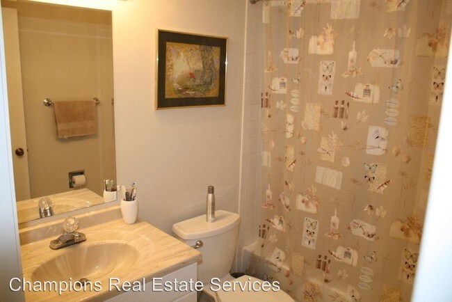 Foto del edificio - 3210 Lake Pine Way E