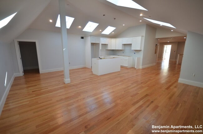 Building Photo - 18 Murdock St
