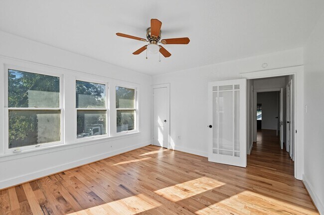 Foto del edificio - 2 Bedroom Upstairs Duplex in Southside