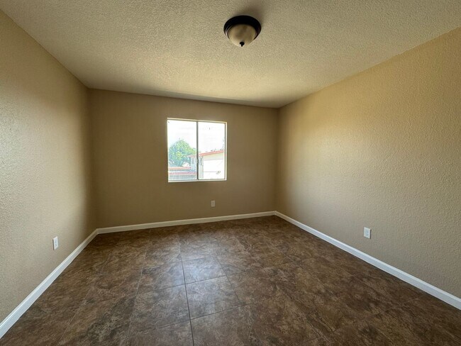 Building Photo - Two Bedroom One Bathroom Apartment in San Bernardino